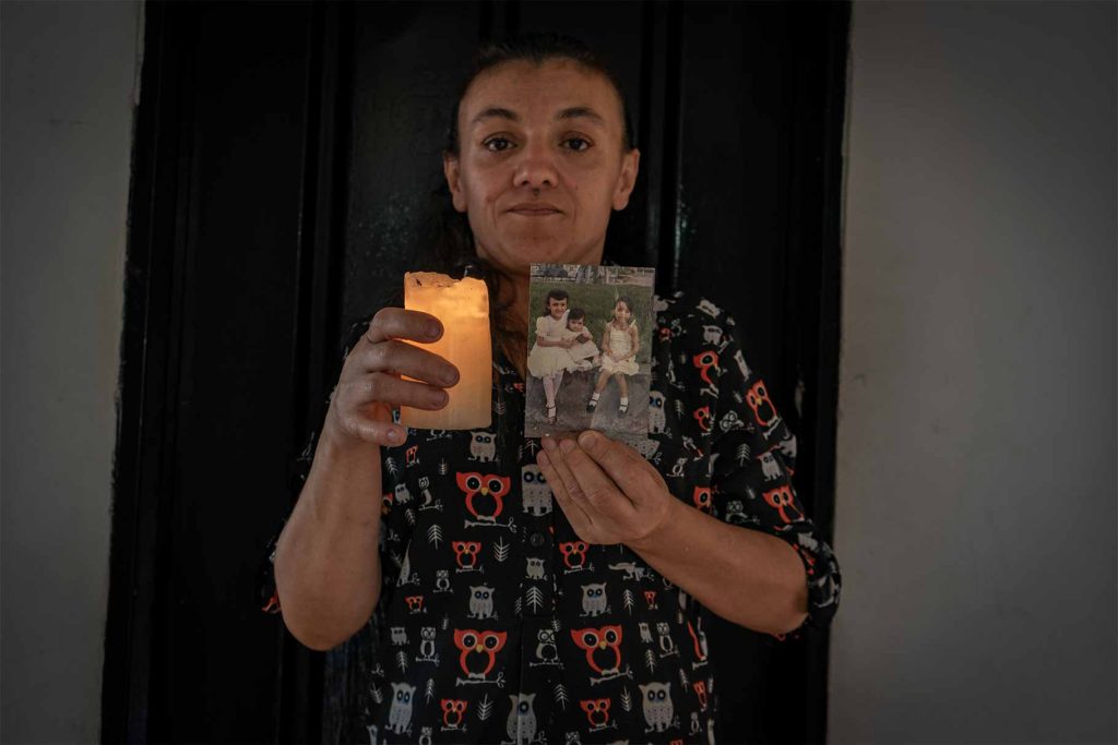 Hermana de una víctima de feminicidio en Colombia