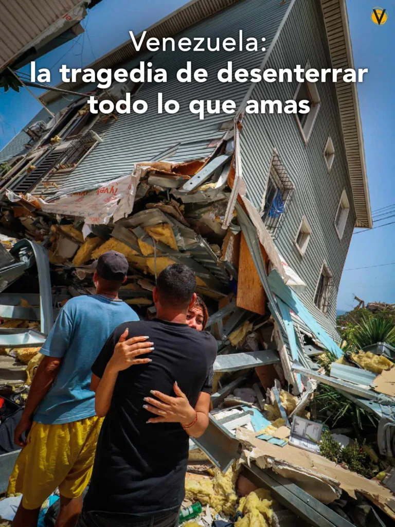 Jesús volvió a su país después de 10 años vestido de rescatista para ir a enterrar lo que quedaba de su familia. Esta es la crónica de ese viaje, y de todo lo que encontró al llegar.